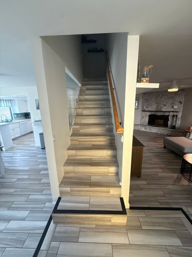 Building Photo - 2BR / 2.5BA Townhome in Prime Solana Beach...