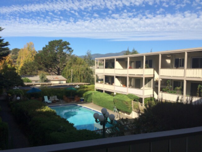 Building Photo - 16 S Knoll Rd