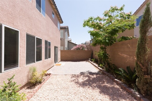 Building Photo - 3305 Umbria Gardens Ave