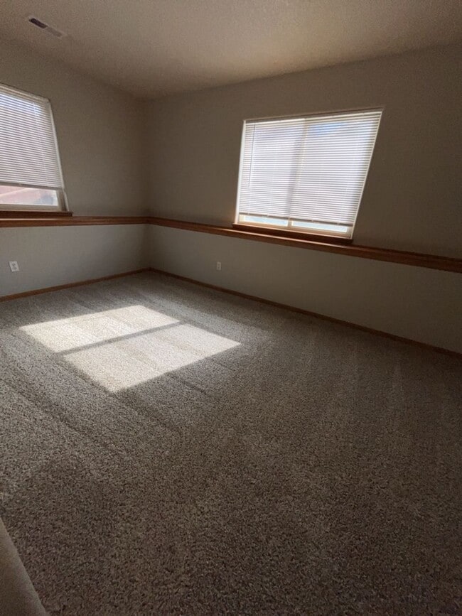 Building Photo - 3 Bedroom 2 Bath Ranch Style Home in Loveland