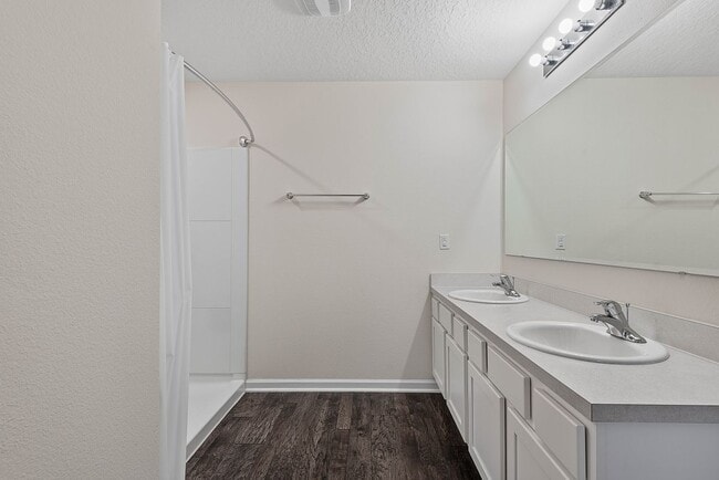 Building Photo - 657 Grand Reserve Dr