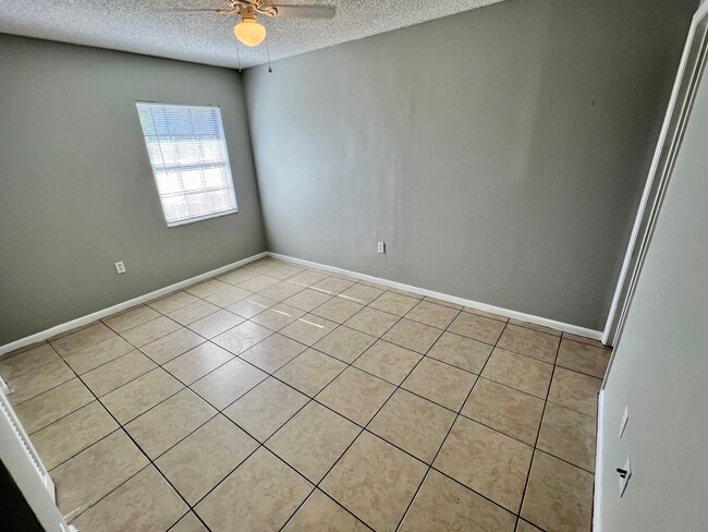 Building Photo - Lakeland Oregon Duplex