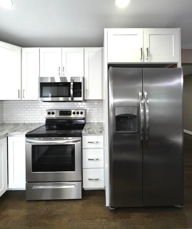 Building Photo - 564 Claymont Dr