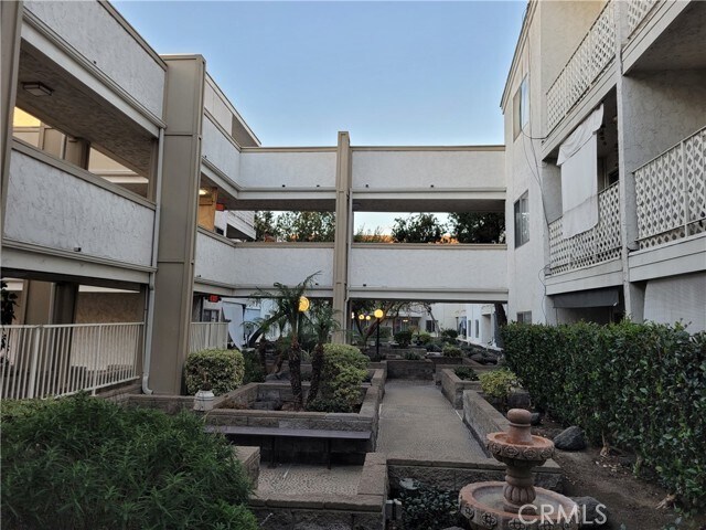 Building Photo - 3565 Linden Ave