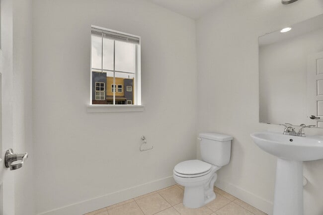 Building Photo - $2,680 - 2 Bed, 2.5 Bath Townhome in Broom...