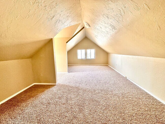 Building Photo - Spacious 4 Bed in Deer Creek - Move in Deposit-Free!(If Qualified)