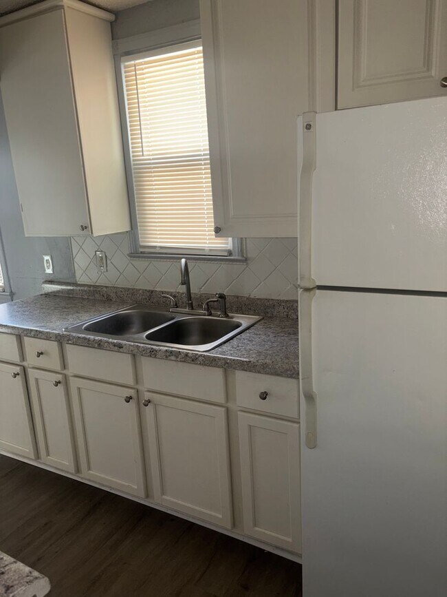 Building Photo - Updated Home In Detroit