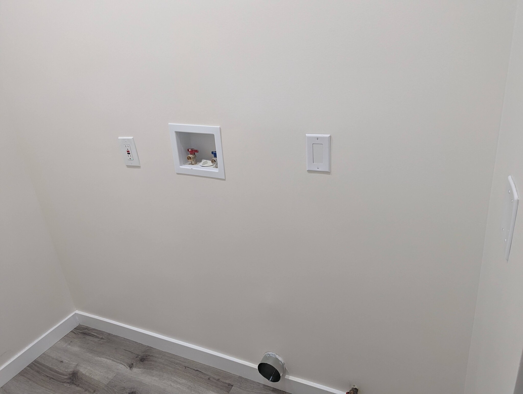 Building Photo - 648 Rose Ave