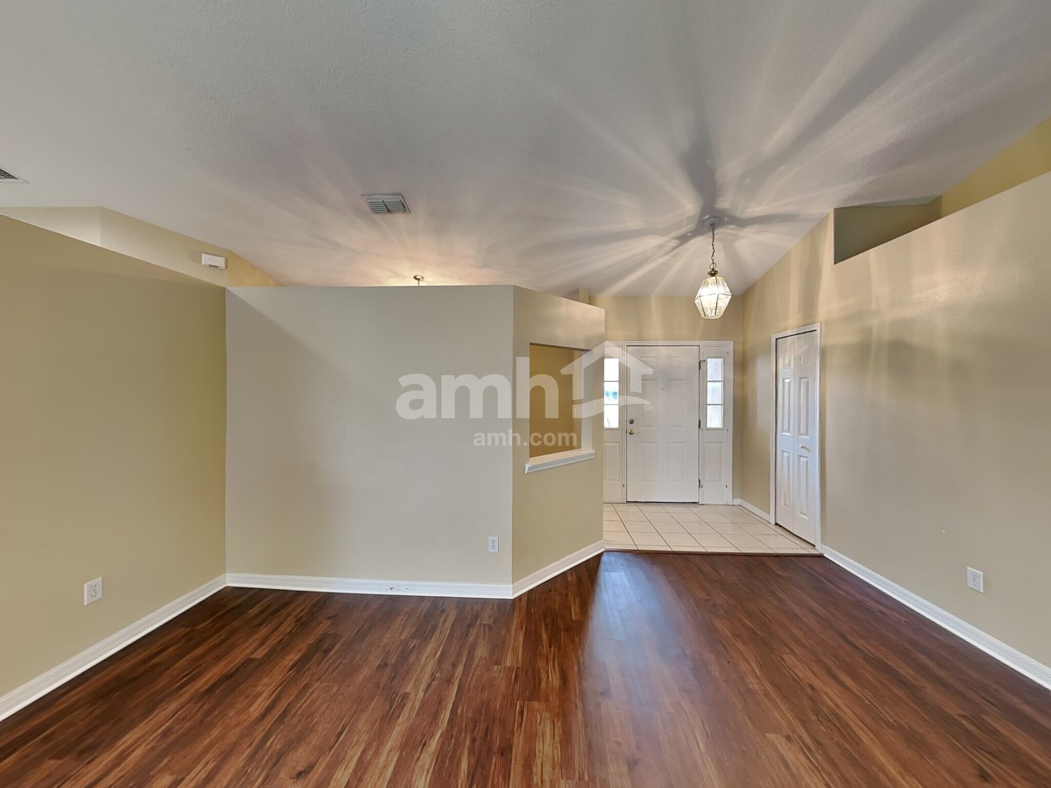 Building Photo - 722 Meadow Park Dr