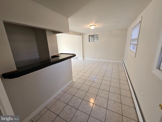 Building Photo - 14236 Caroline St