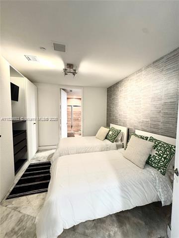 Building Photo - 16001 Collins Ave