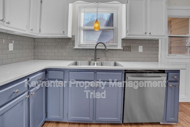 Building Photo - 5110 N Oaks Dr