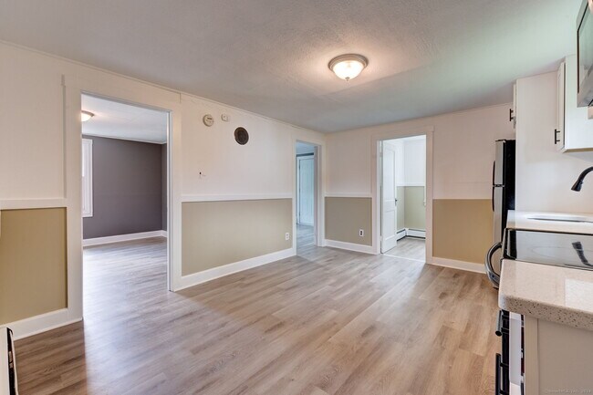 Building Photo - 40 Mortimer St