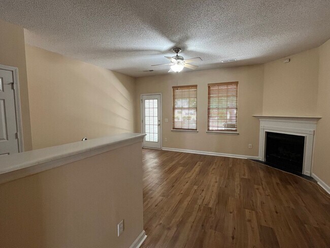 Building Photo - 3Br 3Ba Liberty Hall Townhome
