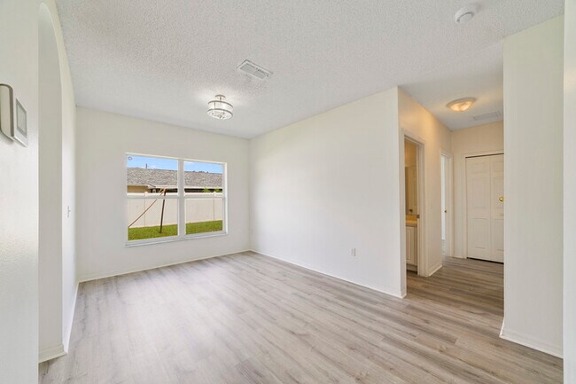 Building Photo - 566 Hummingbird Ct