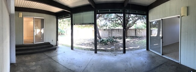 Building Photo - Three Bedroom Turnpike Home/Foothill Schoo...