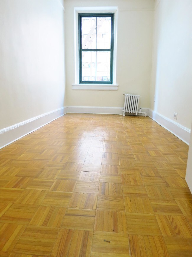 Building Photo - 154 E 79th St