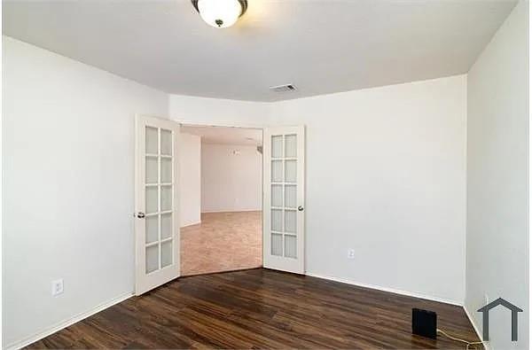 Building Photo - 4900 Meadow Trails Dr