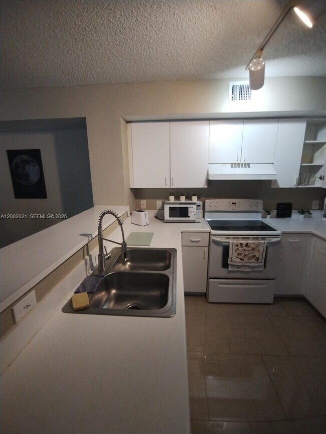 Building Photo - 111 Yacht Club Way