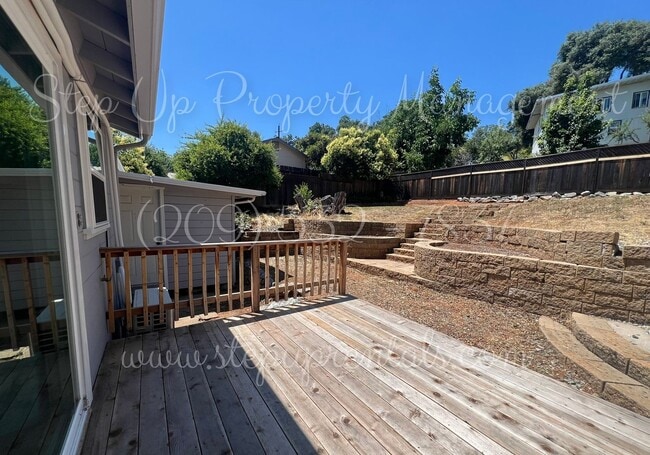 Building Photo - Updated 2-Bed, 2-Bath Home with Bonus Room...