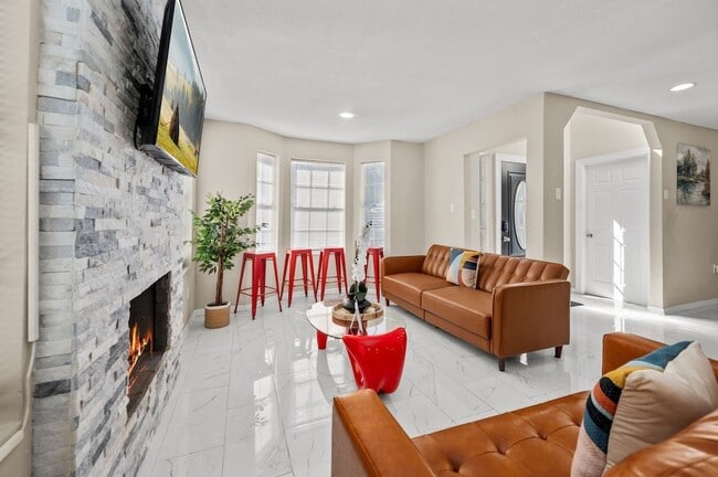 Building Photo - 2504 Ferguson Way