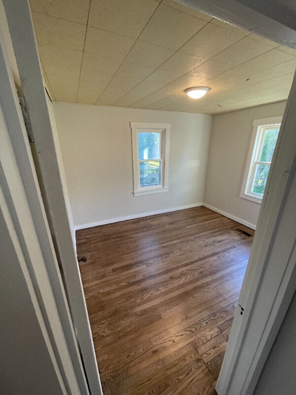 Building Photo - 1315 W Commerce St