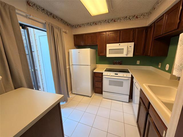 Building Photo - 2327 Torrington Dr