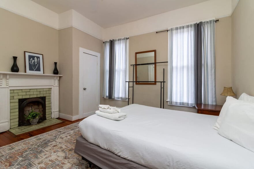 Building Photo - 737 3rd Ave