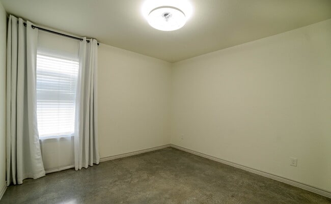 Building Photo - 770 Freedom Cir