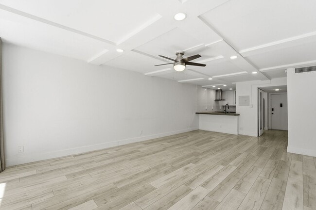 Building Photo - Beautiful 2-bedroom, 2-bathroom home nestled in the vibrant heart of Scottsdale. ALL UTILITIES IN...