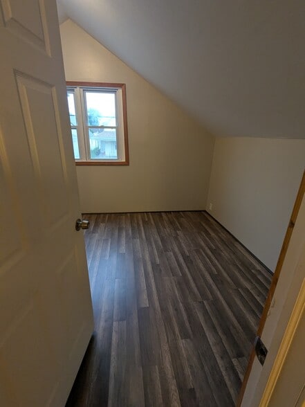 Master bedroom - 218 Alaska St