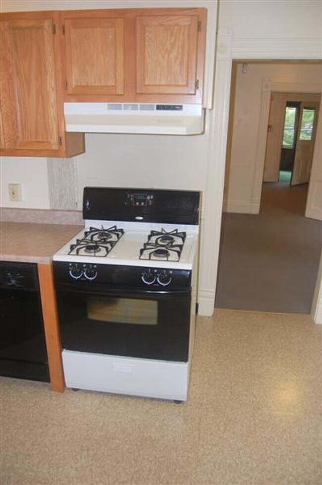 Building Photo - Energy Efficient 2 Bedroom One Block From ...