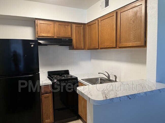 Building Photo - 1802 E 66th Pl