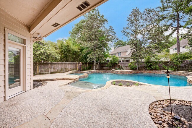 Building Photo - 11 E Wedgemere Cir