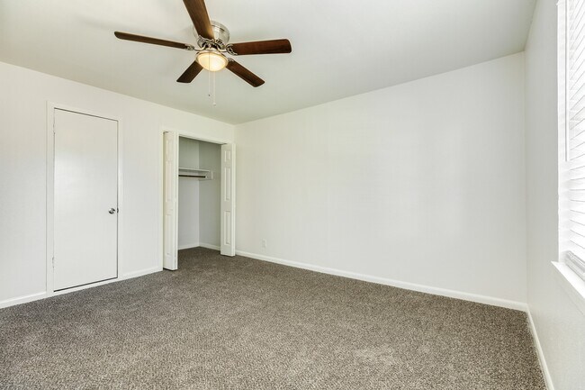 Building Photo - 124 Sage St