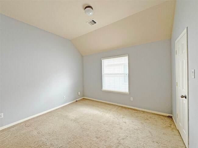 Building Photo - 6222 Skyline Dr