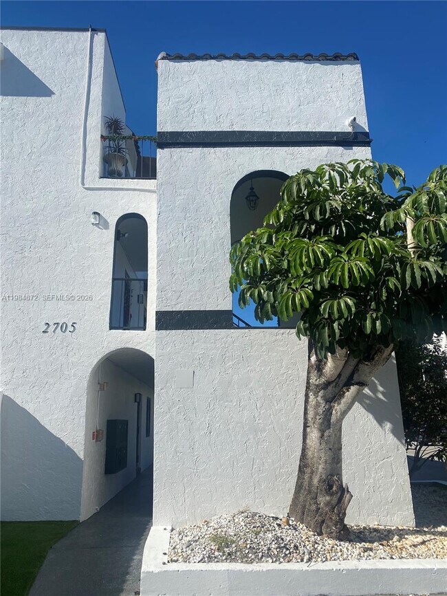 Building Photo - 2705 NE 9th Ave