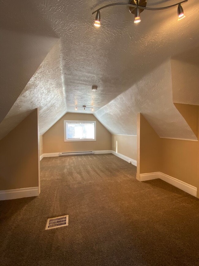 Building Photo - Now showing, Updated 3BR 2 Full Bath house...