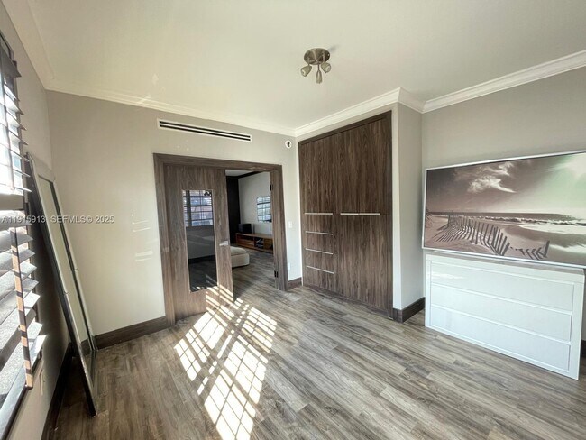 Building Photo - 610 8th St