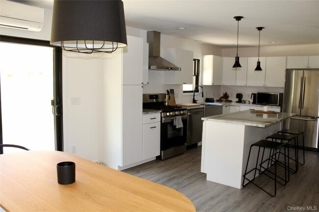 Building Photo - 3 Spruce Hl