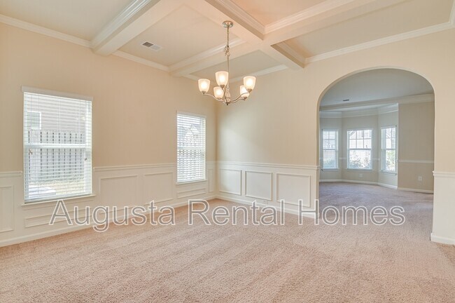 Building Photo - 5014 Vine Ln