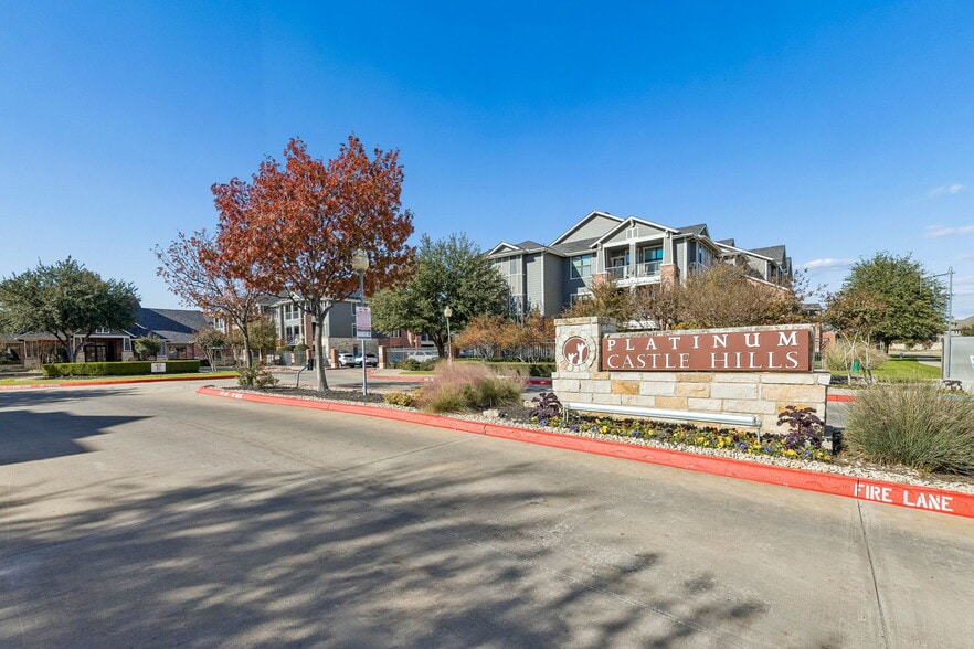 Building Photo - Platinum Castle Hills