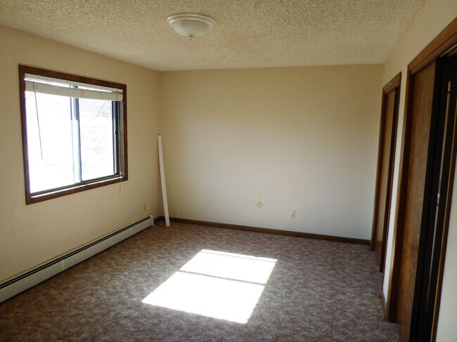 Building Photo - 1624 Azalea Dr