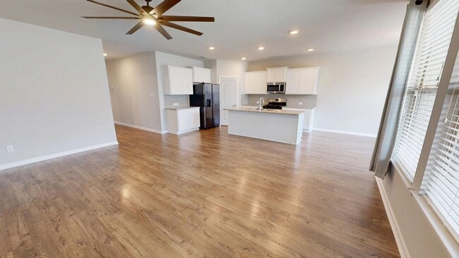 Building Photo - 3139 Crest Ln