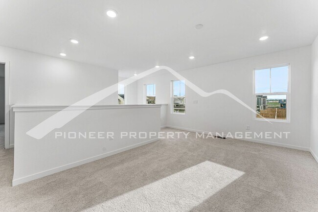 Building Photo - Charming Property with 2 Car Garage and Ce...