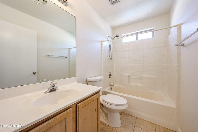 Building Photo - 7315 W Fleetwood Ln