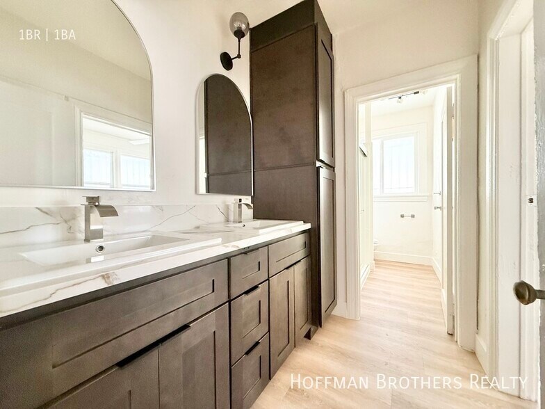 Building Photo - 300 N Bonnie Brae St