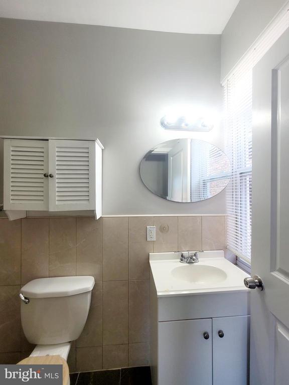 Building Photo - 1622 Blavis St