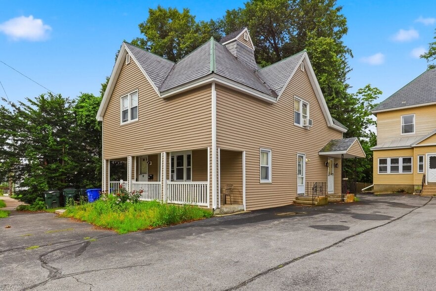 Building Photo - 52 Linden St