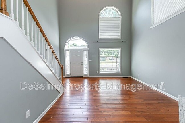 Building Photo - 701 Brent Glen Pl